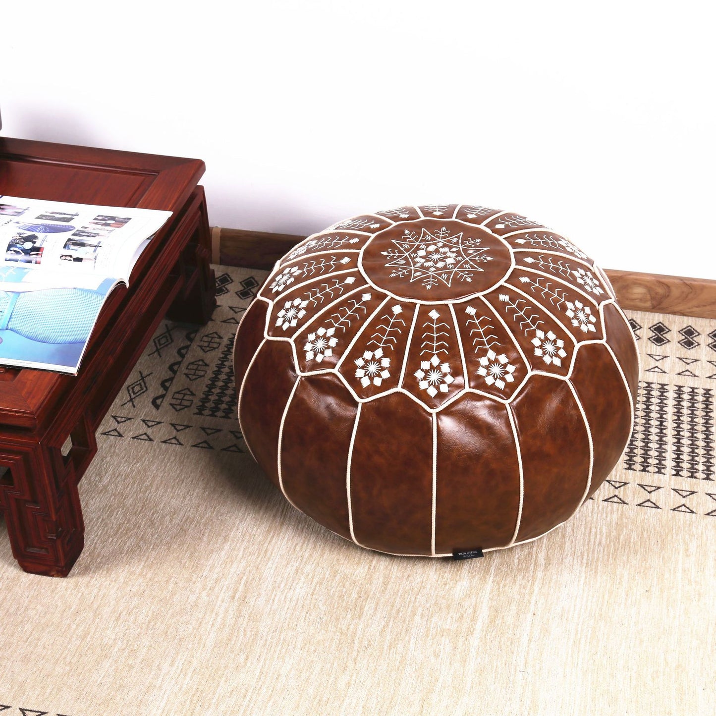Housse de Pouf Marocain en Peau de Mouton Brodé Main