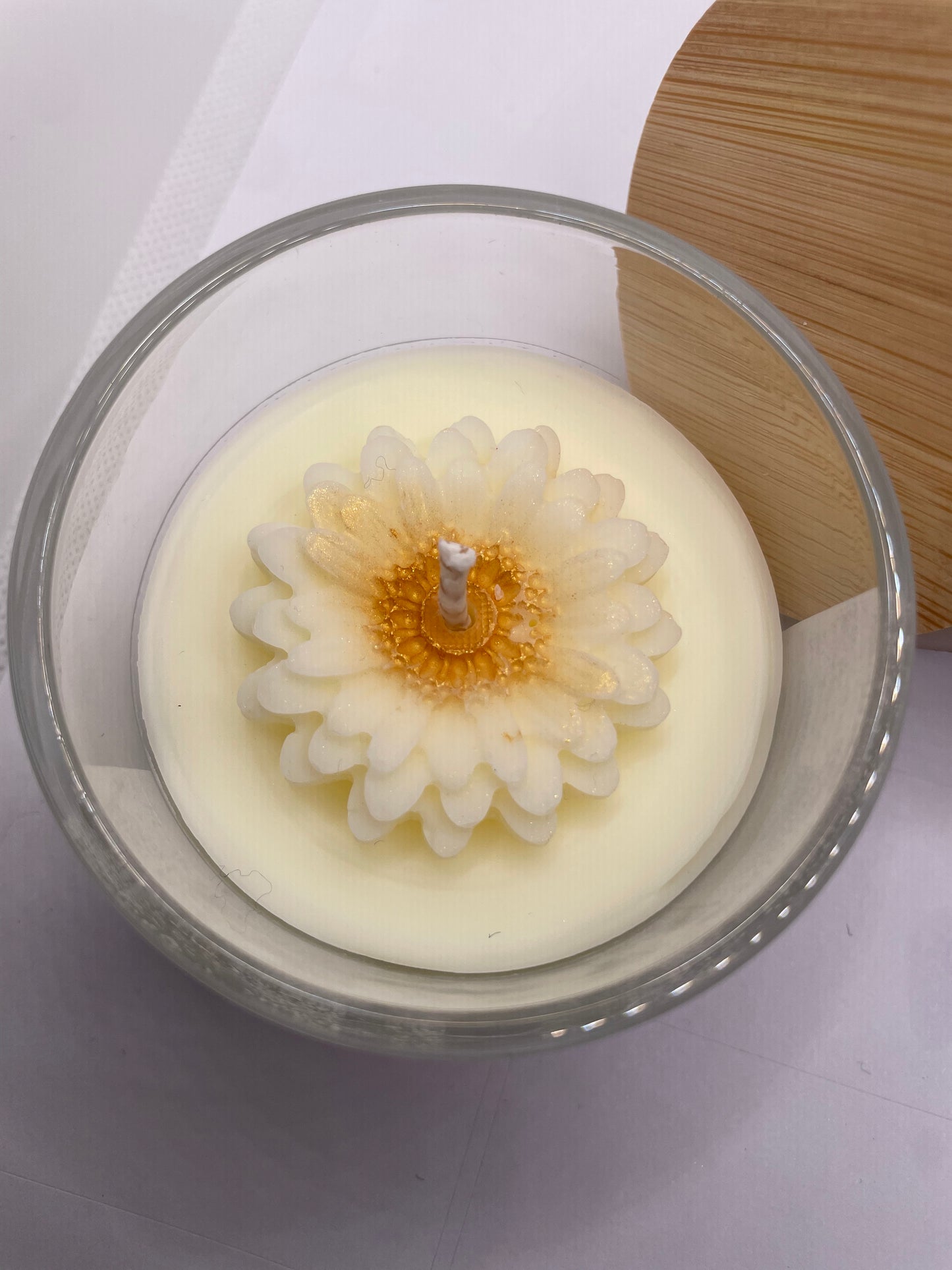 Golden Floral Candle – Luxury Handcrafted Soy Wax